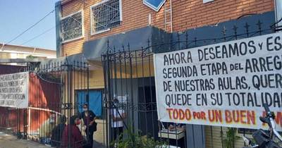 La Nación / Estudiantes piden ayuda para mejorar condiciones edilicias del Colegio Santa Teresita