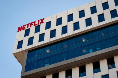 El Gobierno de Perú plantea subir impuestos a ricos y exigirle el IVA a Netflix - MarketData