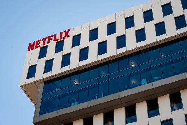 El Gobierno de Perú plantea subir impuestos a ricos y exigirle el IVA a Netflix - MarketData
