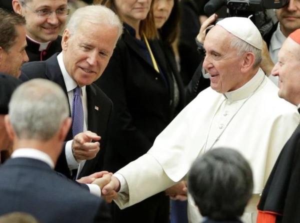 El Vaticano finalmente no transmitirá en directo el encuentro entre el papa Francisco y Joe Biden | Ñanduti