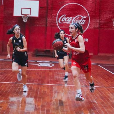 Desempatan Félix Pérez-Queens en la Liga Femenina de Básquetbol - Polideportivo - ABC Color