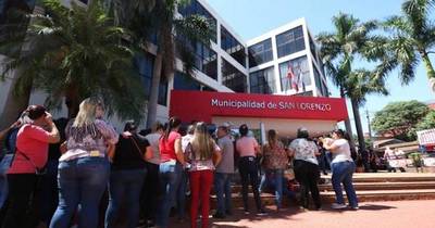 La Nación / Exigen cobrar sus salarios en comuna