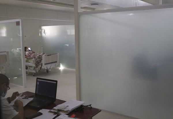 Clínicas reporta aumento de casos de Covid-19 en personas no vacunadas - Noticiero Paraguay