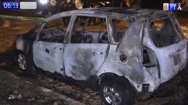 Hombre denuncia a sus vecinos por supuestamente quemar su auto | Noticias Paraguay