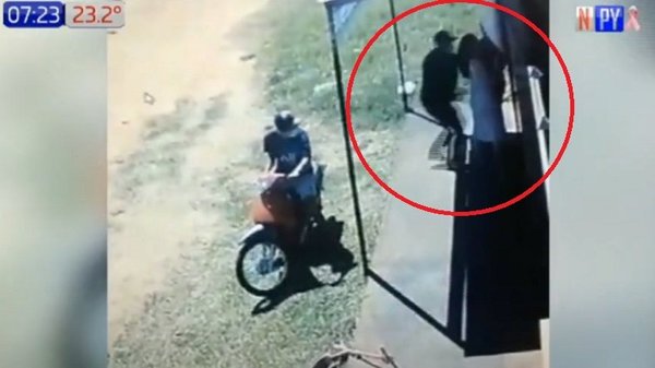 A punta de cuchillo asaltan a joven embarazada en Luque | Noticias Paraguay