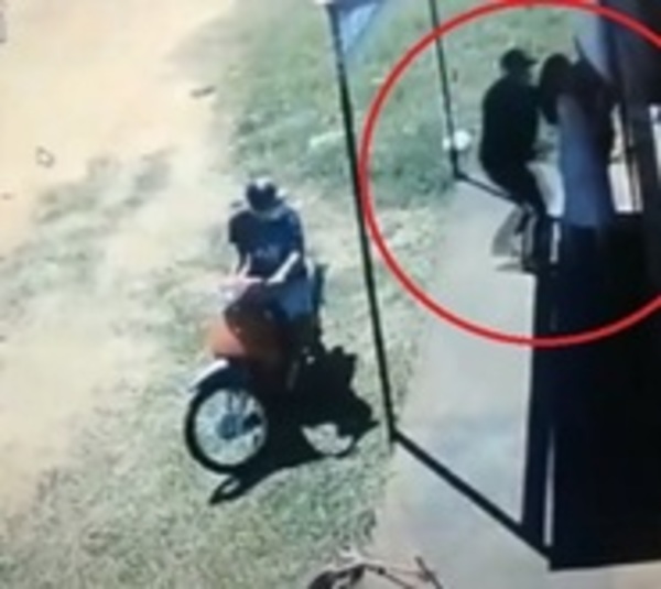 Asaltan con cuchillo a joven embarazada en Luque - Paraguay.com