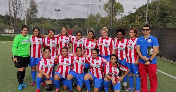 La Nación / Paraguayas consiguen campeonato en torneo internacional de fútbol 8 en Roma