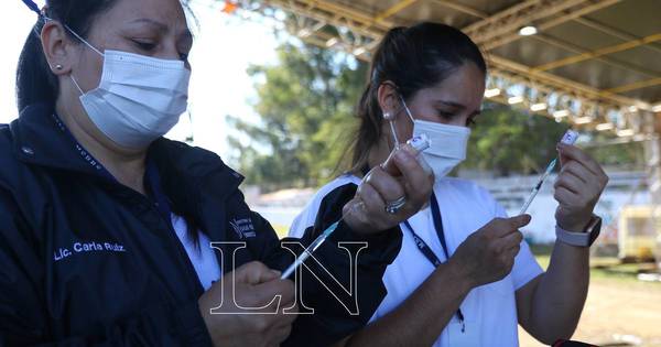 La Nación / El ministro de Salud lamenta lento proceso de vacunación con la primera dosis
