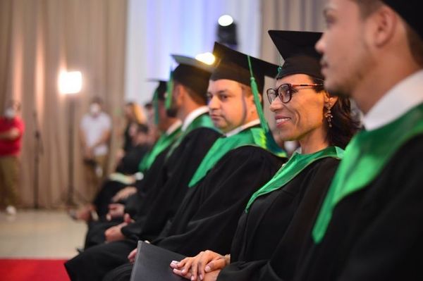 Realizan la primera Graduación de la primera Promoción de alumnos de la Universidad Central del Paraguay UCP en Pedro J. Caballero