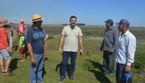 Informaron al diputado Buzarquis del tema de canalización realizado por propietario de una estancia - Noticiero Paraguay