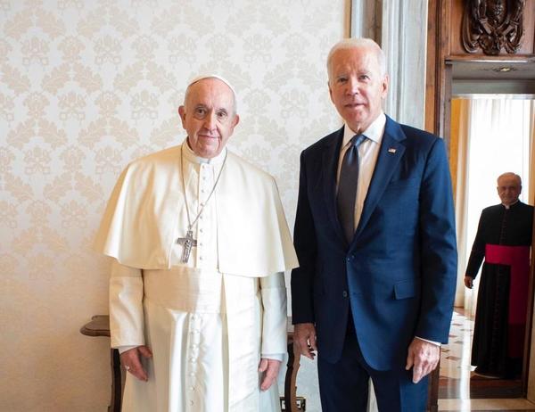 Joe Biden y el papa Francisco charlaron en privado unos 75 minutos en histórica visita - .::Agencia IP::.