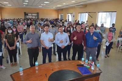 Jóvenes guaireños renovaron sus contratos de becas con la Secretaría de la Juventud - Noticiero Paraguay