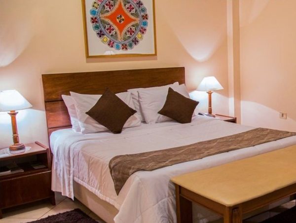 Hoteleros exigen ley que regule los alojamientos temporales · Radio Monumental 1080 AM