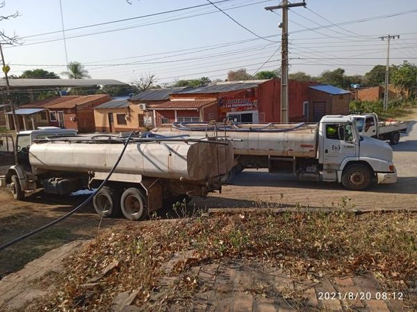 Casi 3 millones de litros de agua fueron distribuidos durante la extrema sequía en Fuerte Olimpo - Nacionales - ABC Color