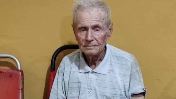 Policía busca a familiares de abuelito en Lambaré