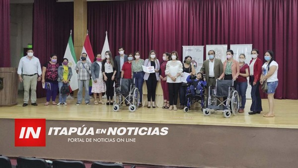 ENTREGA DE SILLAS DE RUEDAS Y CERTIFICADOS DE DISCAPACIDAD EN LA GOBERNACIÓN. - Itapúa Noticias