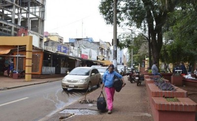 Cambista es despojado de G. 3 millones en un baño público