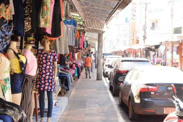 CDE: Despejan calles y veredas ocupadas ilegalmente por comerciantes