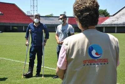 Vacunación anticovid estará disponible en miniclásico de La Lupa, en CDE