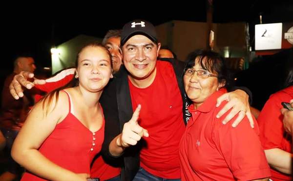 Echeverría negocia presidencia de la Junta Municipal a espaldas de ediles colorados •