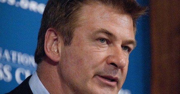 ¿Quién le dio la pistola cargada a Alec Baldwin? Los dos nombres clave en la investigación sobre la muerte de Halyna Hutchins - SNT
