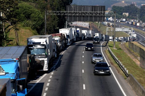 Brasil recauda 315 millones en la subasta de la autopista que une a Sao Paulo y Río - MarketData