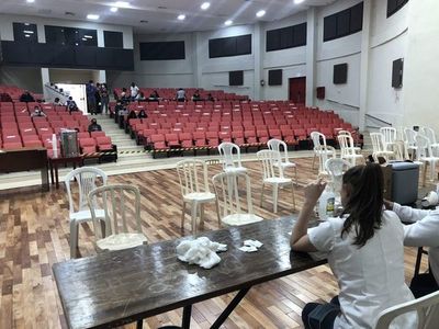 Anticovid: mantienen numeración de cédula pese a que vacunatorios están vacíos - Nacionales - ABC Color