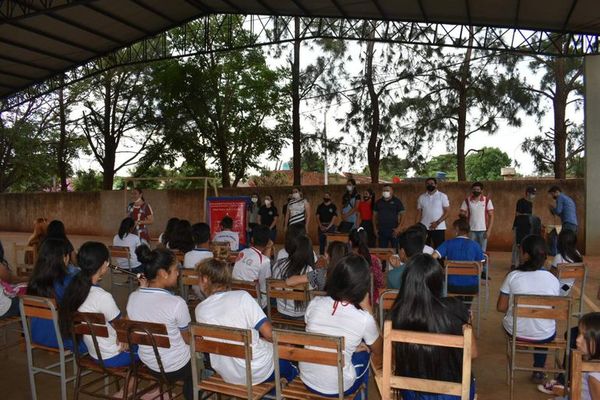 Alumnos de Derecho organizan charla sobre prevención de la pornografía infantil - Nacionales - ABC Color