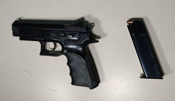 Policía celoso intentó matar a su novia y a un camarada - Nacionales - ABC Color