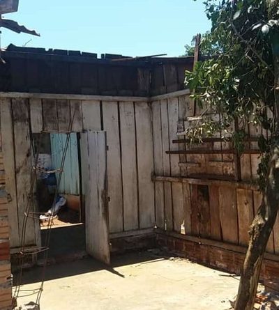 Familia de barrio Remansito pide ayuda para reconstruir vivienda destruida por último temporal