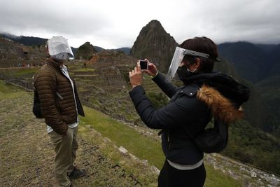 Al menos 500.000 peruanos viajarán en el puente festivo, según prevé el Gobierno - MarketData