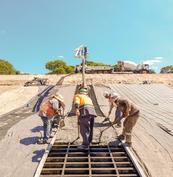 Avanza tratamiento de talud externo en el Sector B de la Defensa Costera de Pilar - ADN Digital