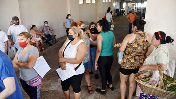 Gran concurrencia en vacunatorio habilitado en el Mercado 4