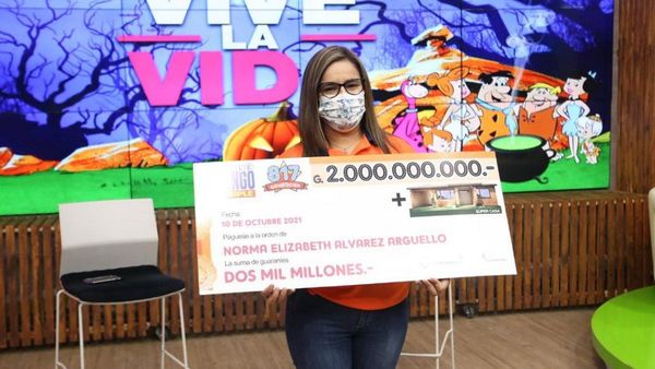 Capiateña se lleva pozo de G. 2.000 millones y una casa del Telebingo Triple