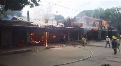 Caacupé: Incendio en local gastronómico ubicado frente Tupasy Ykua - Contacto Ciudadano - ABC Color