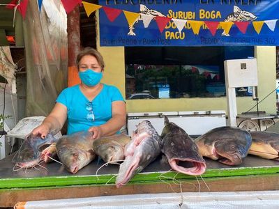 Vendedores de pescado de Remanso ofertan sus productos antes de la veda - Nacionales - ABC Color