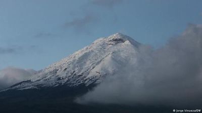 Ecuador suspende montañismo tras mortal avalancha en su principal macizo
