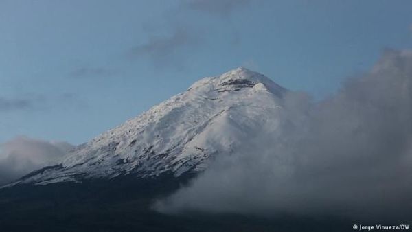 Ecuador suspende montañismo tras mortal avalancha en su principal macizo