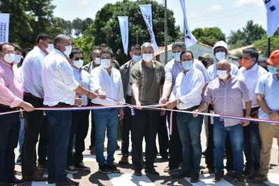 Jornada de Gobierno en Paraguarí con habilitación de obras viales, sistema de agua