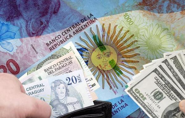 Guaraní “blue”: tras cepo al dólar, argentinos ahorran con moneda paraguaya