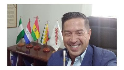 El polémico embajador boliviano pidió disculpas tras ligar escrache