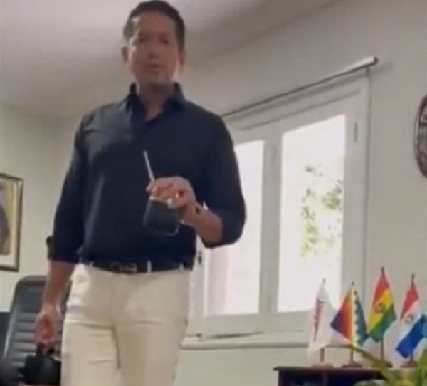 Embajador “bolí” pide disculpas después de burlarse de los paraguayos