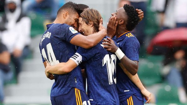Con doblete de Vinicius, Real Madrid derrota al Elche y vuelve a ser líder