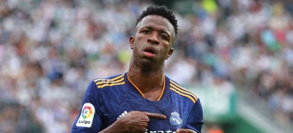 Un doblete de Vinicius da la victoria al Real Madrid frente al Elche