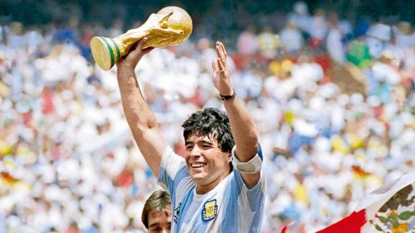 Diario HOY | A 61 años del nacimiento de Maradona, Argentina homenajea al astro del fútbol