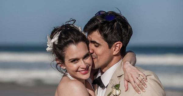 La Nación / Boda de madera: Lali González brinda por su quinto aniversario