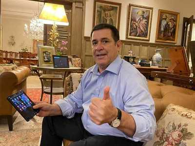 Ex presidente Horacio Cartes destaca avances tecnológicos en dispositivos telefónicos - ADN Digital