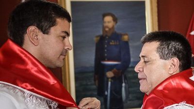 "Santi, si yo no ordeno otra cosa, será el próximo presidente", dice Horacio Cartes