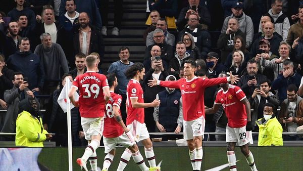 Cristiano lidera un triunfo vital del Manchester United