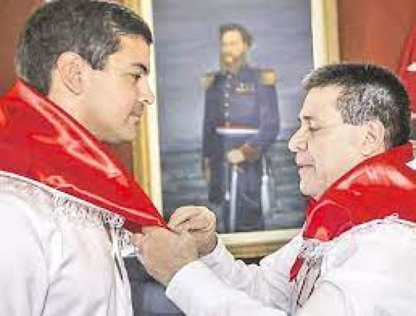 "Santi, si yo no ordeno otra cosa, será el próximo presidente", dijo Horacio Cartes